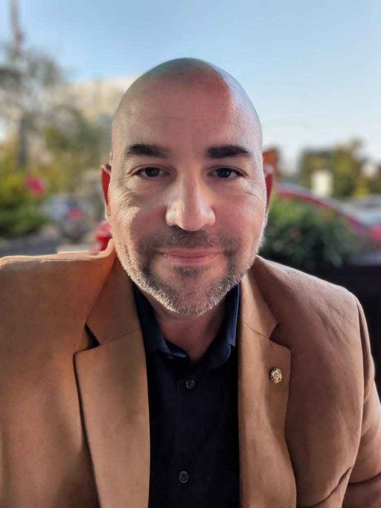 Headshot of Eric Bellmore